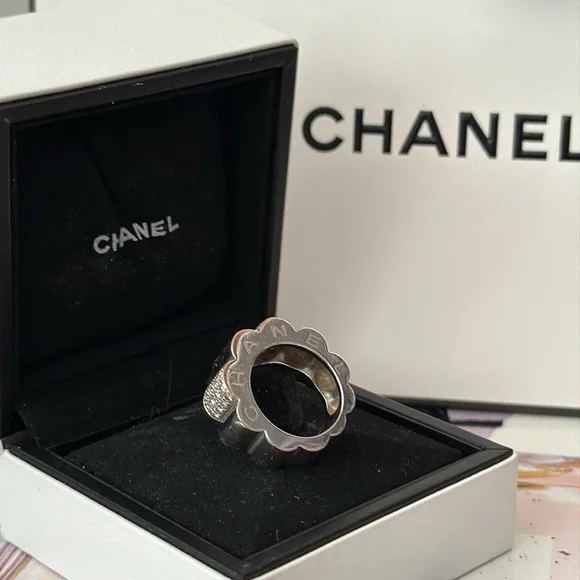Chanel 18k Diamond Profil de Camélia Ring - Size 50 (Approx. 5 1/4) - Picture 3 of 12